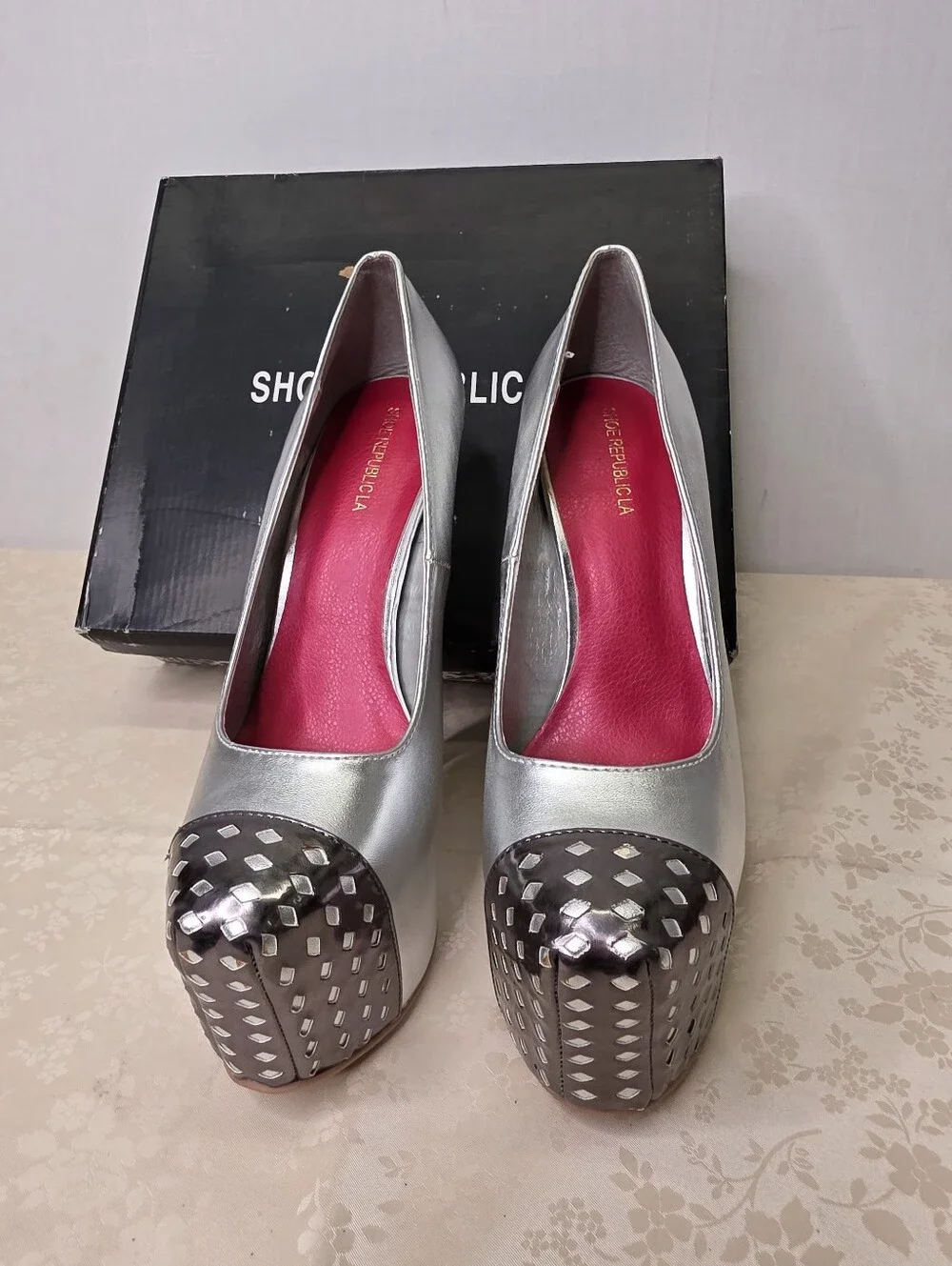 SHOE REPUBLIC LA Venerable Silver Platform Pump Heel Rhinestone Toe 7.5